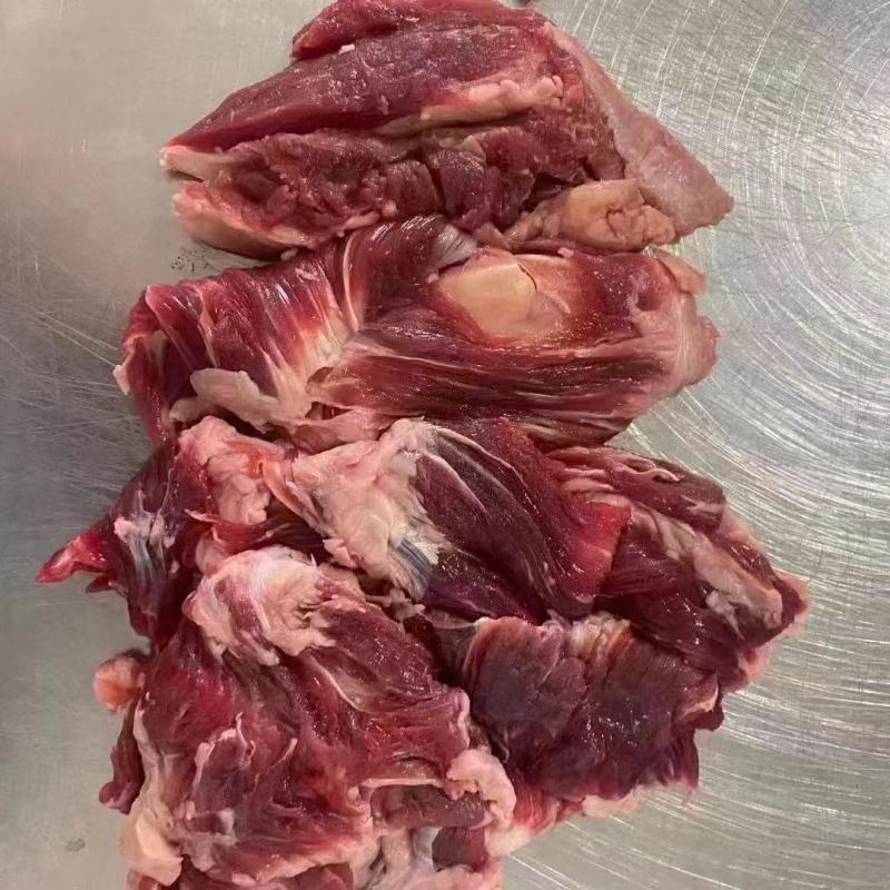 纯干牛碎肉常年加工，炒菜、做馅、非常好质量保证，厂家直销