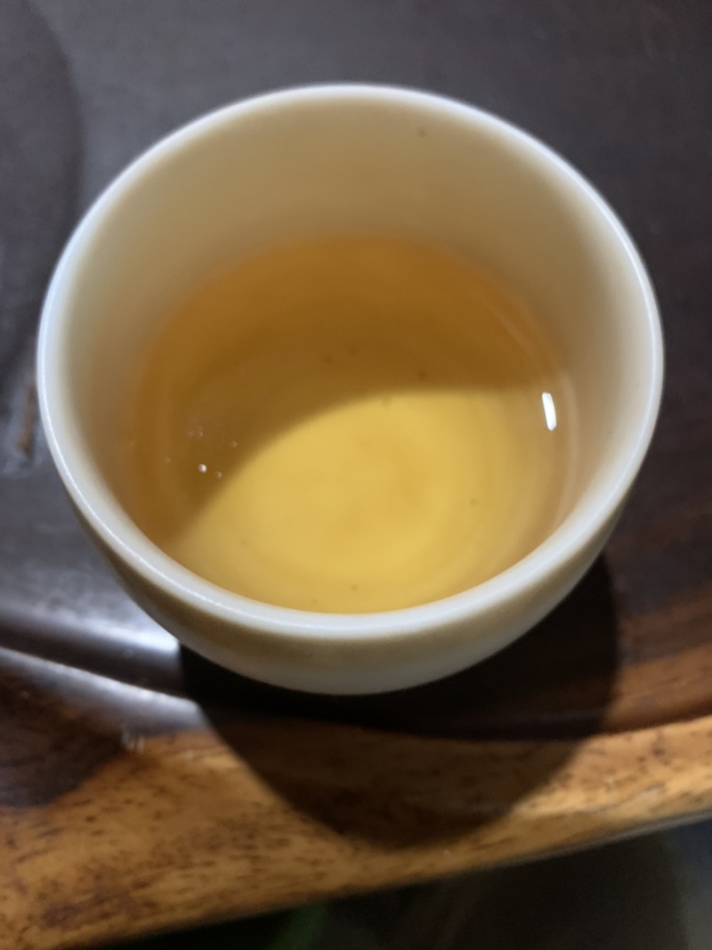 源头批发易武刮风寨普洱茶生茶357克饼