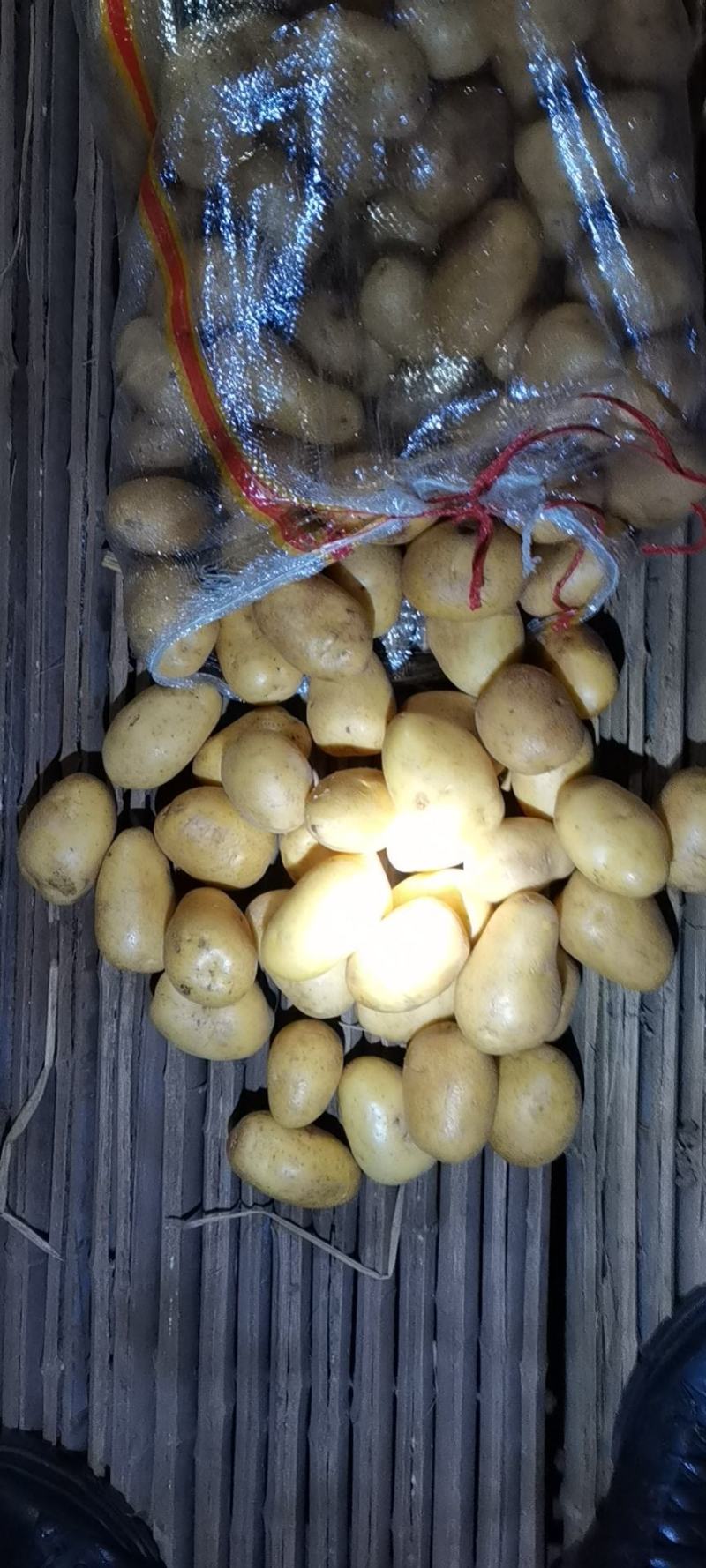 黄心靓货土豆出口，电商，市场，加工厂等，规格齐全质量好