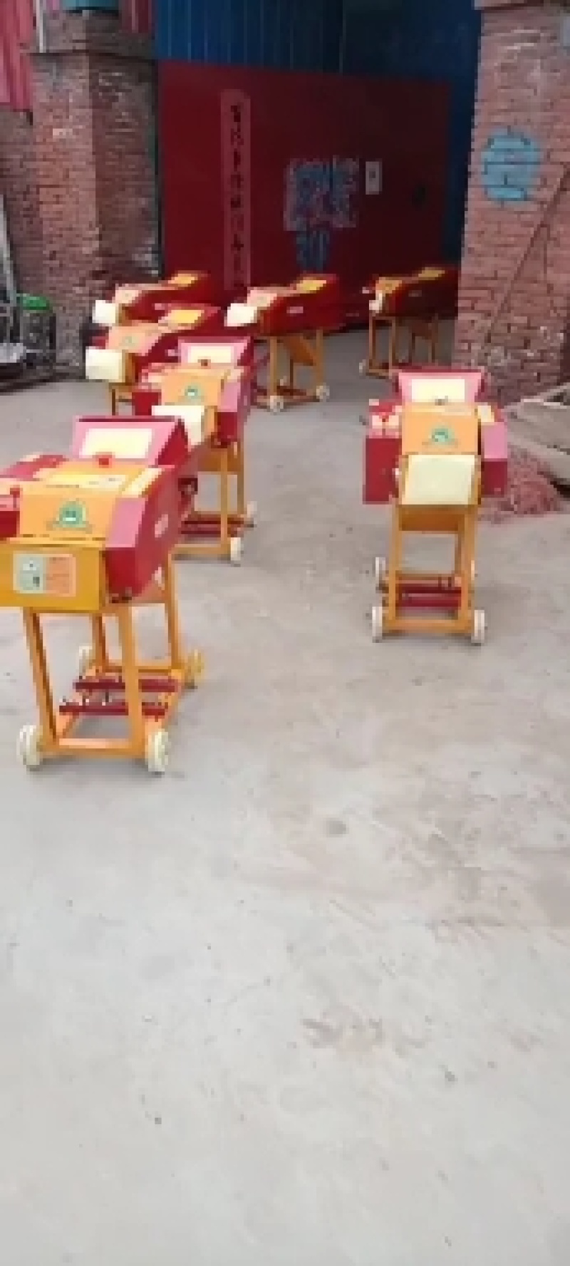 2吨小精灵，能锄能揉，针对电力不足的养殖户，照明电就可带