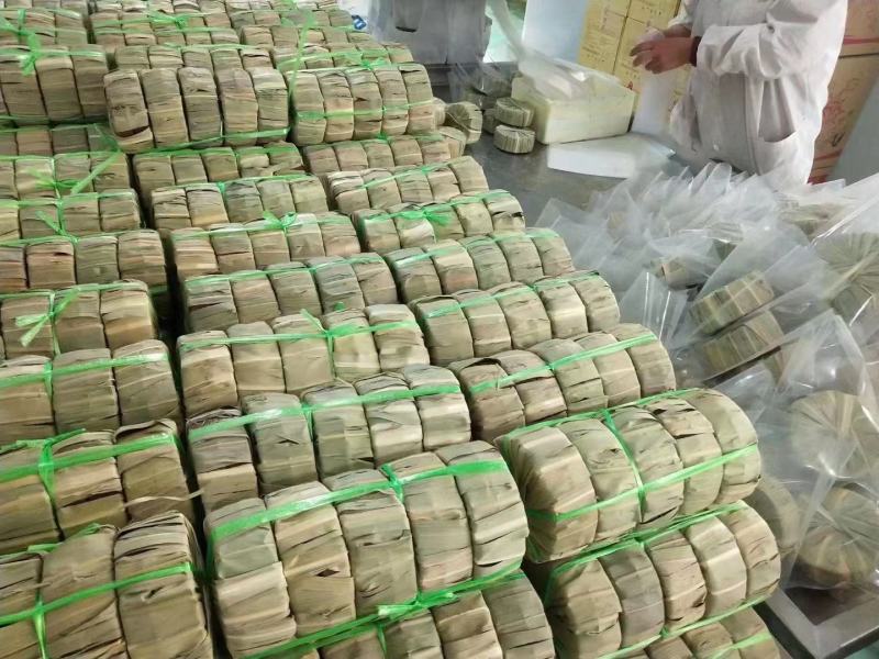 云南传统手工红糖彝族叶子红糖甘蔗红糖块古法土红糖
