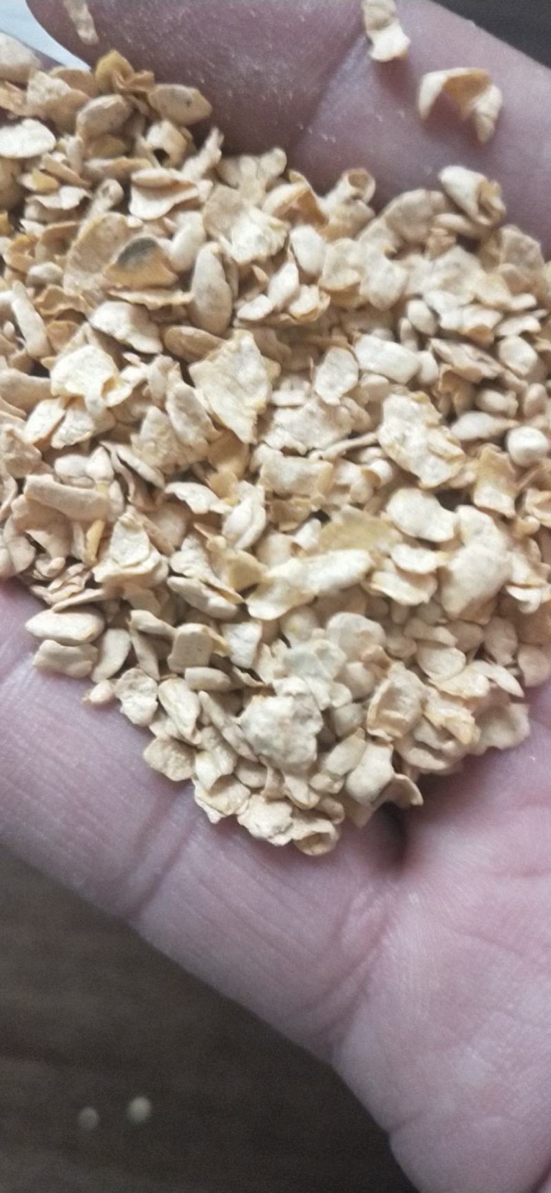 大量生产糖蜜豆皮，糖蜜麸皮，豆粕小料，需要的朋友提前预定