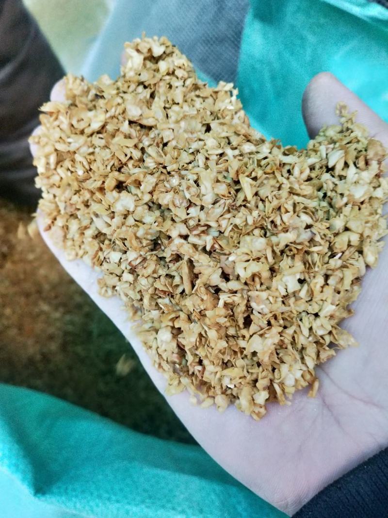 大量生产糖蜜豆皮，糖蜜麸皮，豆粕小料，需要的朋友提前预定