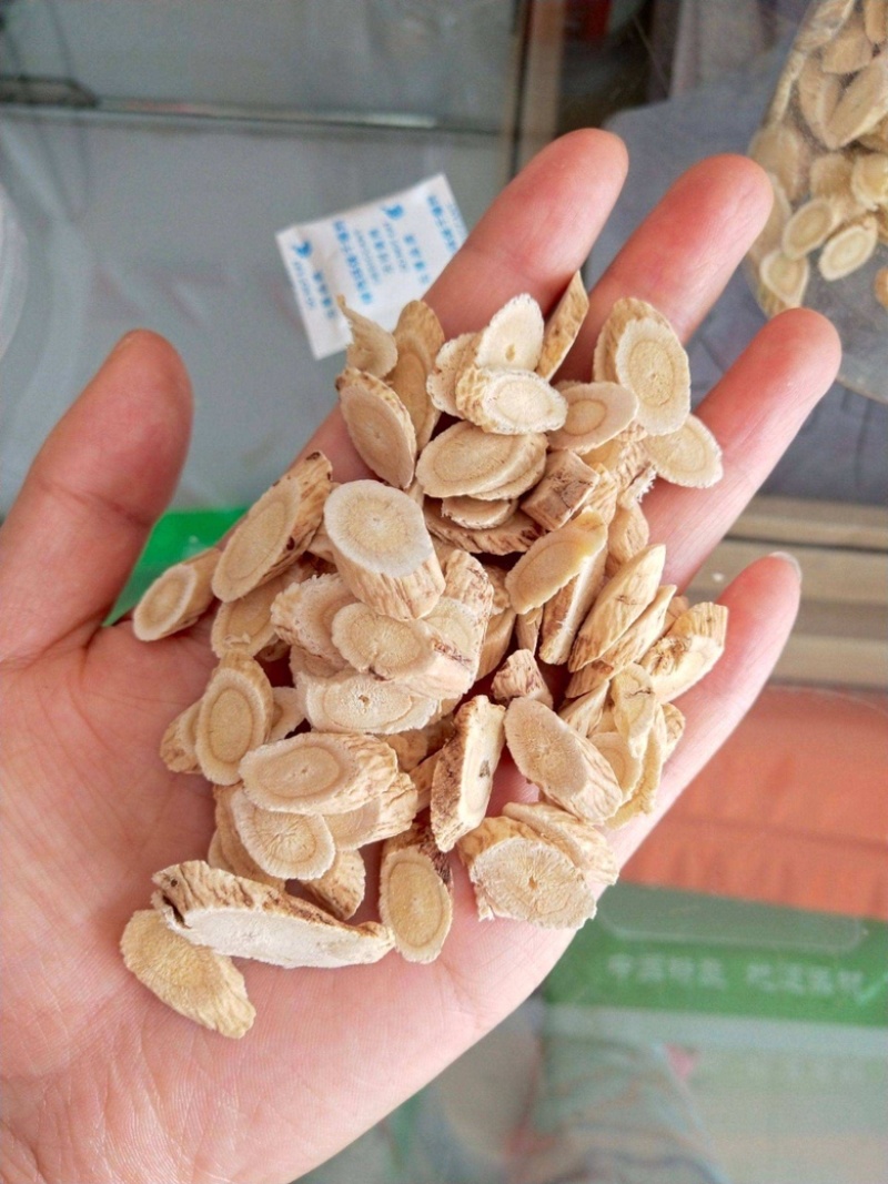 精选黄芪片基地直销甘肃黄芪价格优惠来电优