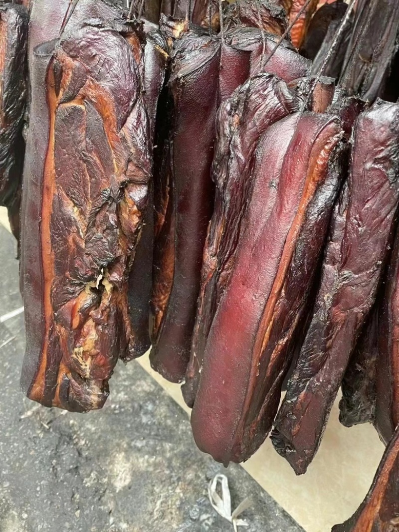 烟熏全干前腿腊肉（黄颜色黑颜色都有货）一手货源