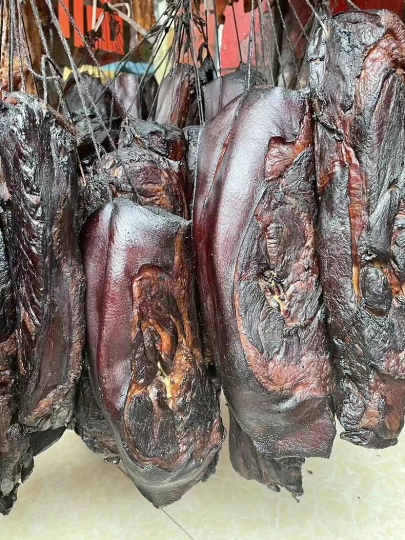 烟熏全干前腿腊肉（黄颜色黑颜色都有货）一手货源