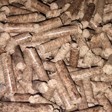 生物质燃烧颗粒，颗粒燃料，环保颗粒，灰份低，热值高。