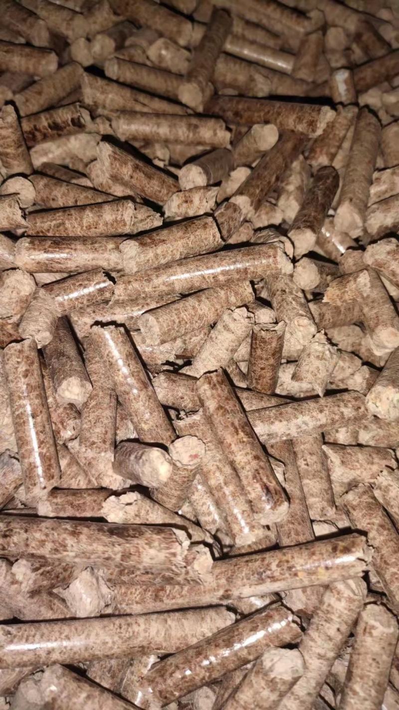 生物质燃烧颗粒，颗粒燃料，环保颗粒，灰份低，热值高。
