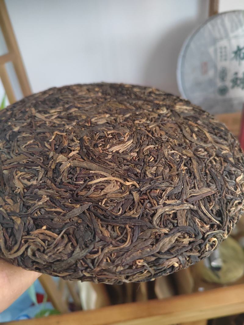 易武茶生茶饼357克2018年自家原料整件批发特价销售
