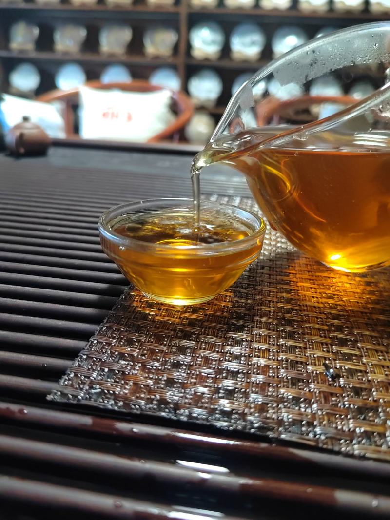 易武茶生茶饼357克2018年自家原料整件批发特价销售
