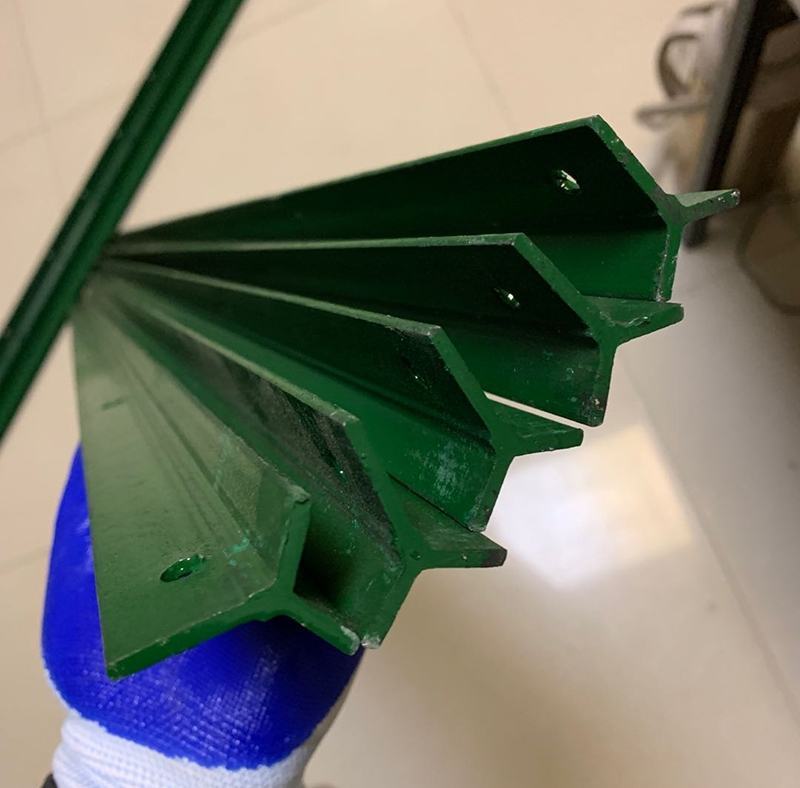 三角立柱Y型柱围栏用金属立柱柱子