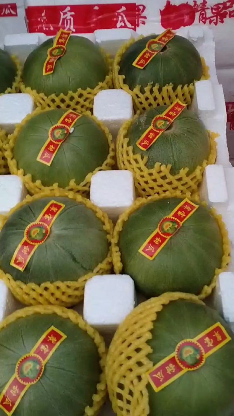 绿宝石甜瓜，口感脆甜，绿皮果肉翠绿，产地直一手货源，