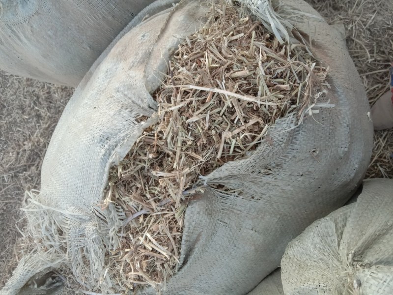 花生秧、大豆秸秆、小麦秸秆，玉米秸秆，厂价直销