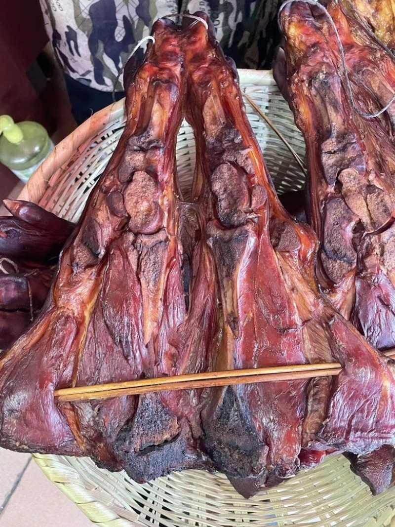 烟熏对开全干腊猪脚一手工厂餐饮净菜食品供应地摊新模式