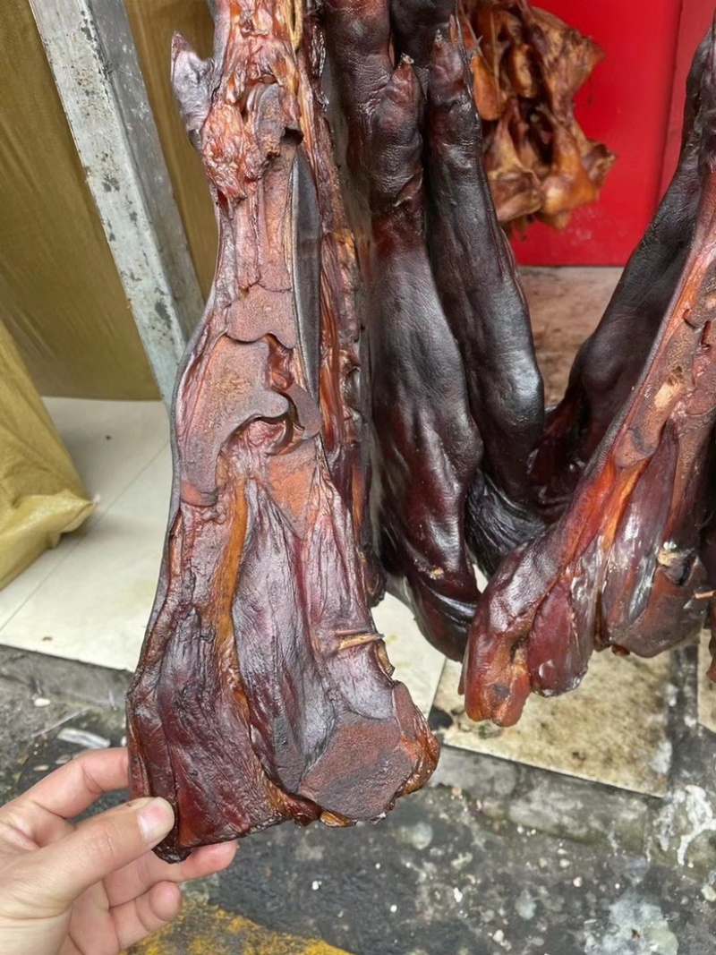 烟熏对开全干腊猪脚一手工厂餐饮净菜食品供应地摊新模式