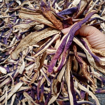 茄子干茄子条，茄子皮茄子片，没有碎的，好嫩。糯米茄子。