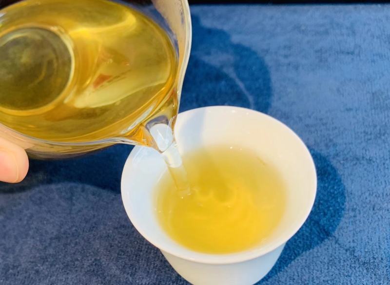 见识到了古树普洱的纯手工制茶全过程，这样的手法保留了普洱