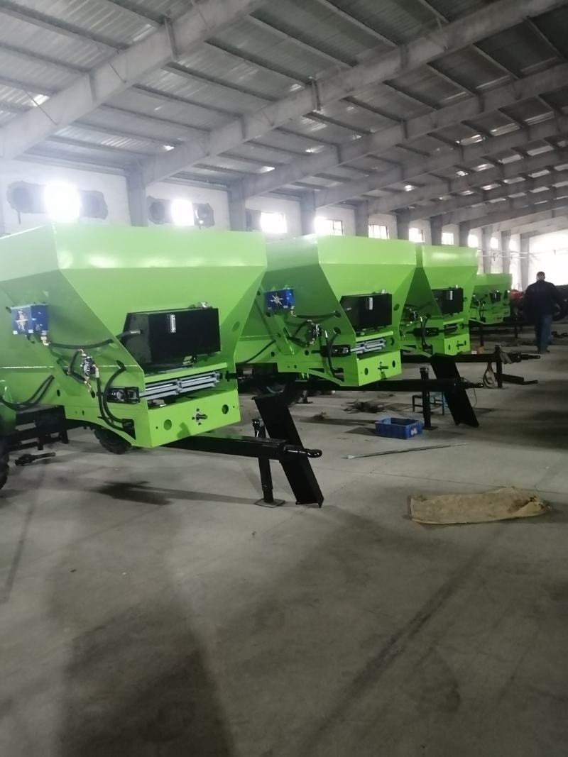 产地直销干湿粪便撒粪车四轮牵引式撒粪机型号全欢迎电话联系
