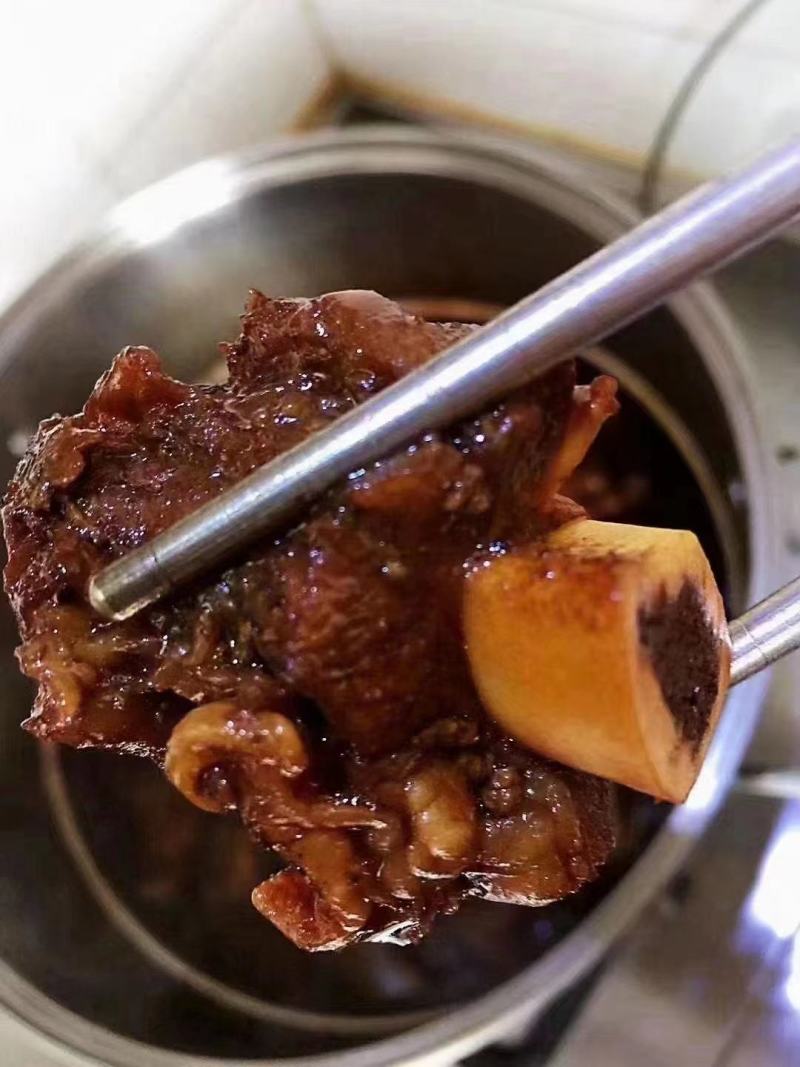 满肉牛排段，肉多不肥，可以牛排用，量大从优，货源稳定