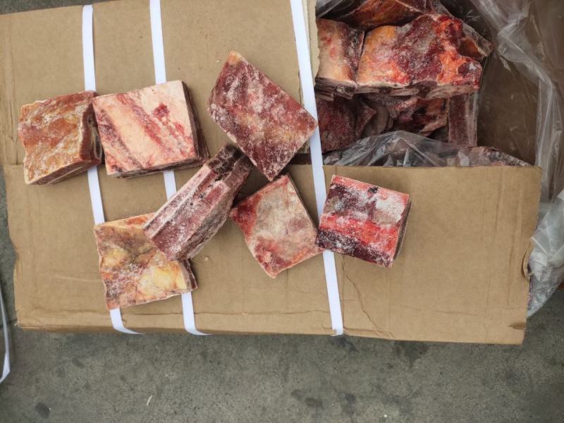 满肉牛排段，肉多不肥，可以牛排用，量大从优，货源稳定