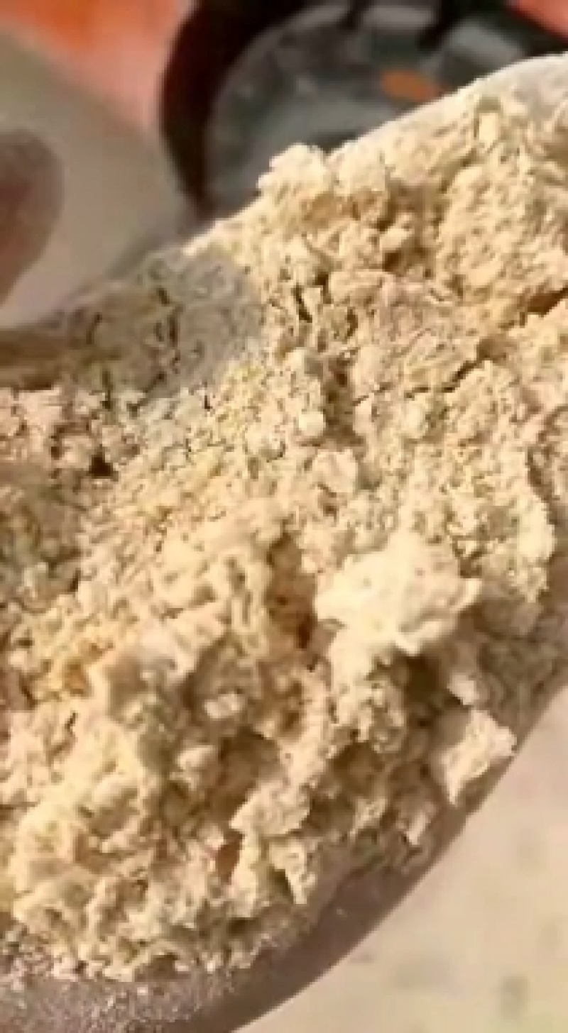 玉米粉，指标可以代替40%玉米。节省成本。