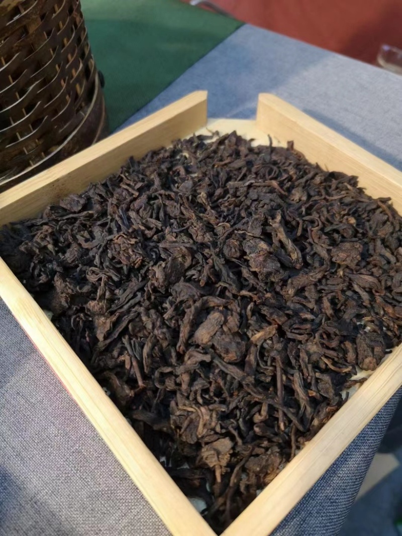 广西梧州2000年老六堡高档茶礼400克