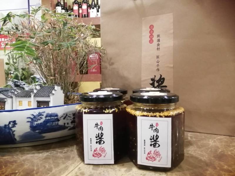 纯手工牛肉酱可用于炒菜火锅蘸料下饭菜，可零售可批发