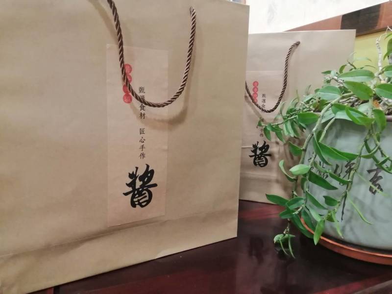 纯手工牛肉酱可用于炒菜火锅蘸料下饭菜，可零售可批发