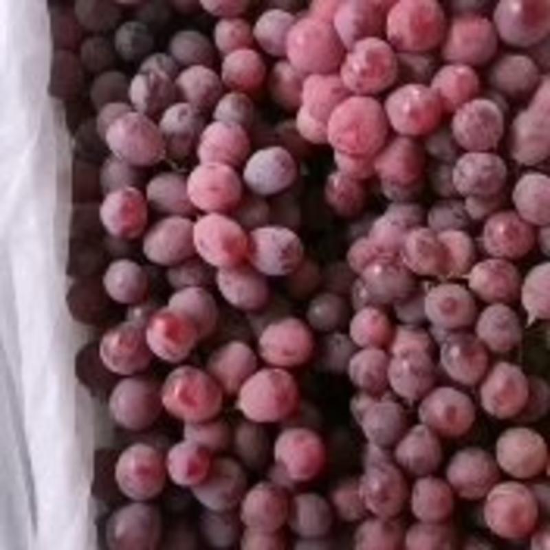 新疆葡萄品种繁多，口感甜爽，色泽鲜艳，欢迎大家多多订购