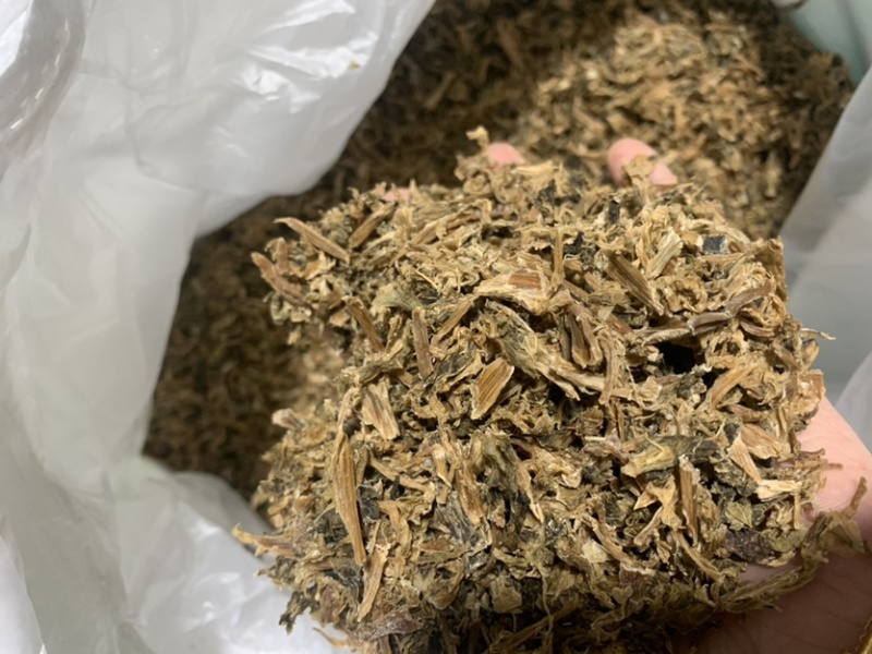 梅干菜无沙免洗，三蒸三晒，香味足，颜色黑褐，厂方直供