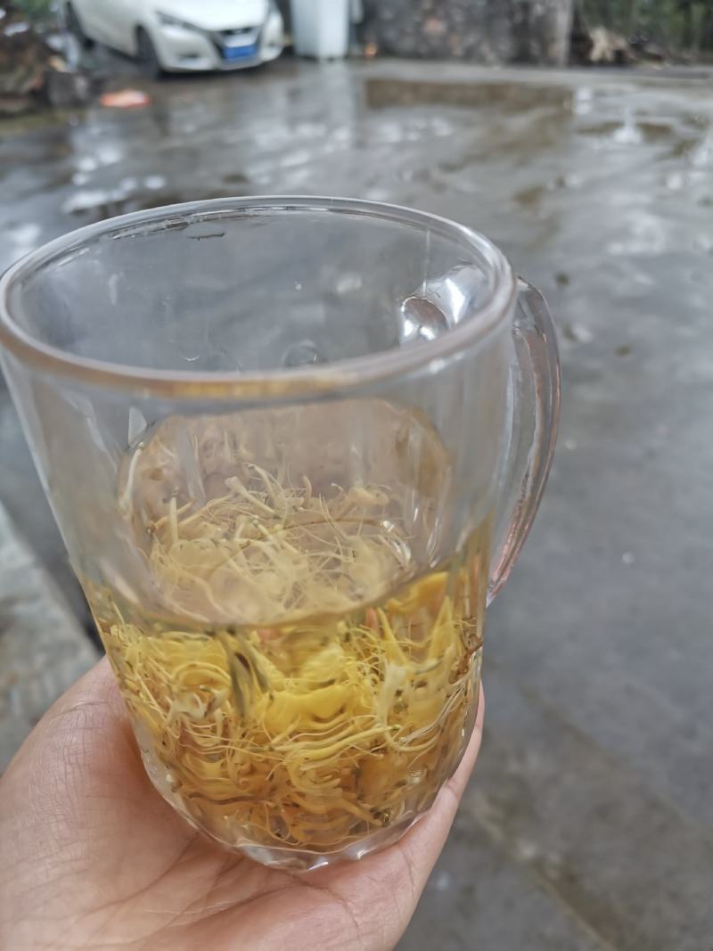 贵州野生藤型金银花有绒毛，可药用，泡茶微苦清香甘甜中药材
