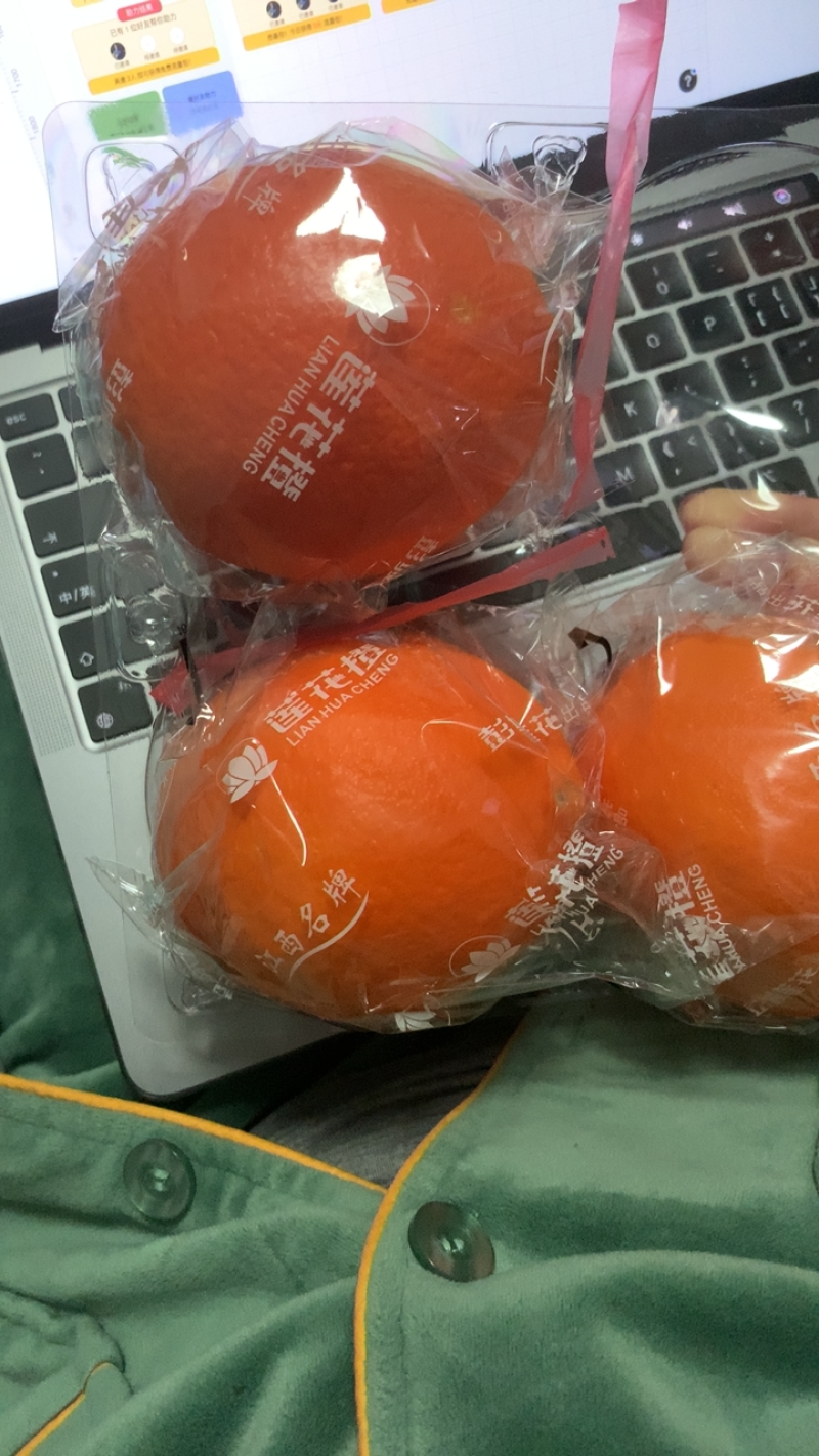 新鲜的橙子你好
