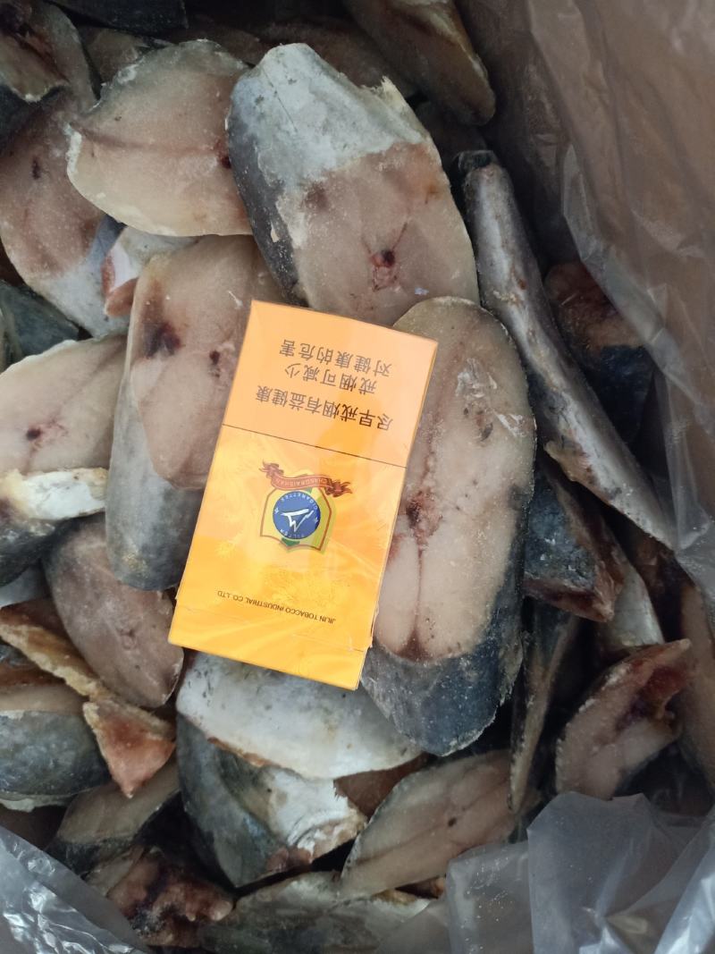 鲅鱼块，去头去内脏，直接炸着吃，口感细腻，鲜美。
