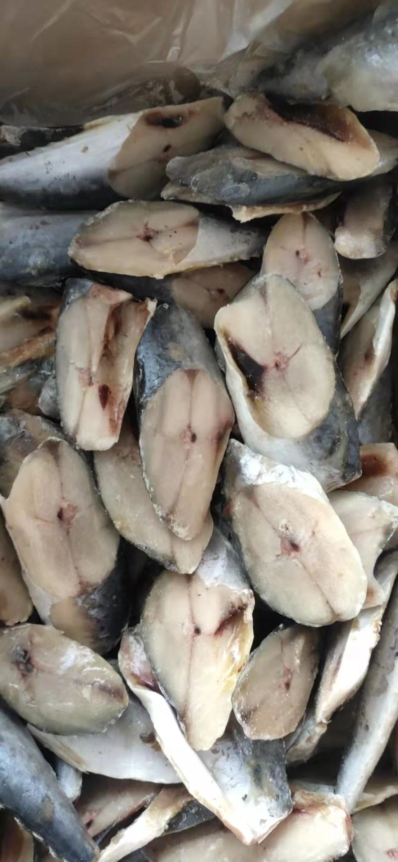 鲅鱼块，去头去内脏，直接炸着吃，口感细腻，鲜美。