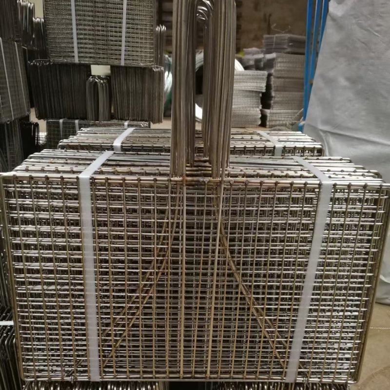 不锈钢烧烤夹，尺寸25*40厘米，使用方法简单结实耐用。
