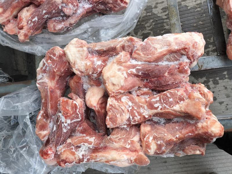 肉棒骨，百分之五十的肉，吃肉喝骨髓，前腿骨