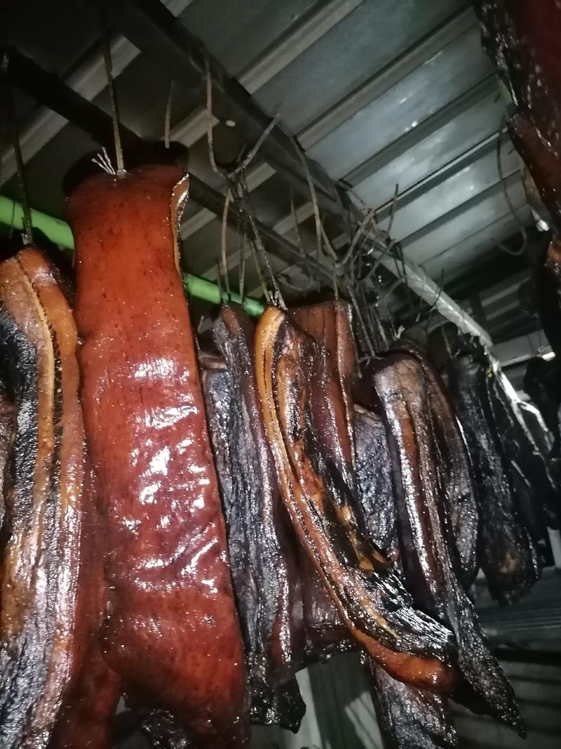 2022年正宗湘西湘妹子的农家柴火烟熏腊肉向全国销售