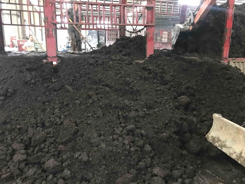 若尔盖牛羊粪产地直发，货源充足，肥效持久欢迎来电咨询