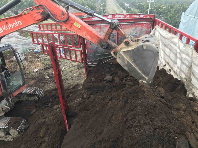 若尔盖牛羊粪产地直发，货源充足，肥效持久欢迎来电咨询