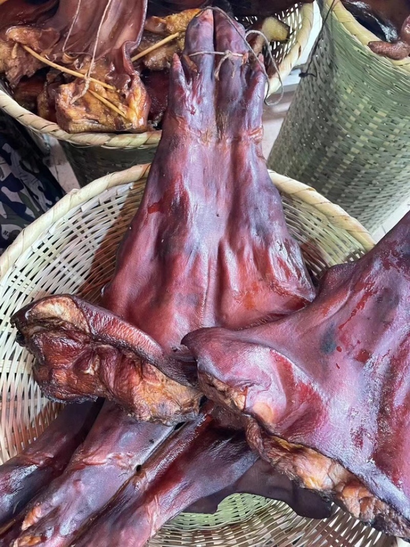 烟熏对开腊猪脚（纯干货，厂家直销）现货供应