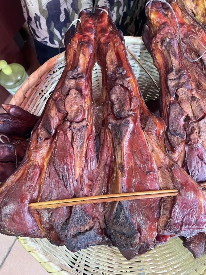 烟熏对开腊猪脚（纯干货，厂家直销）现货供应
