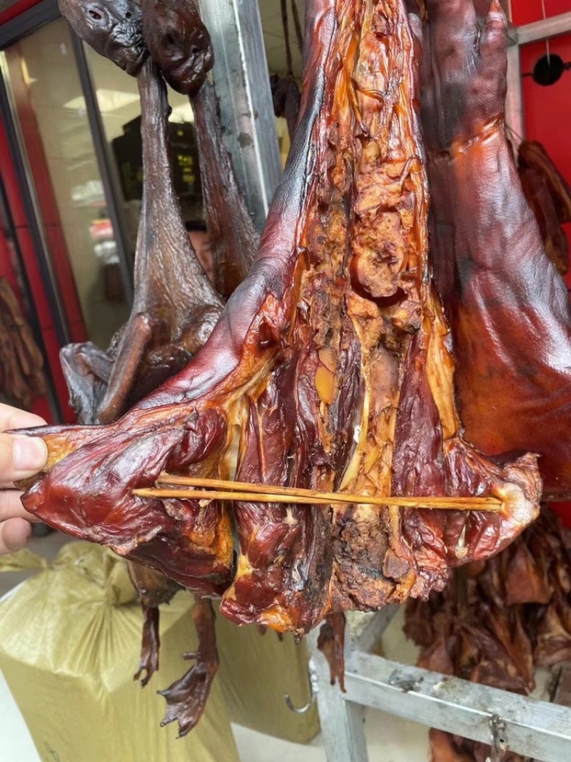 烟熏对开腊猪脚（纯干货，厂家直销）现货供应
