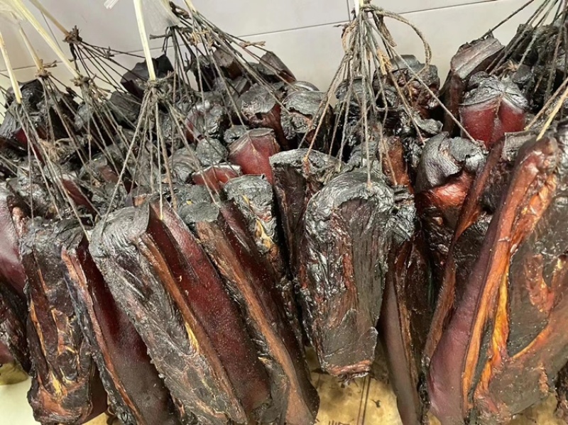 烟熏前夹腊肉（一件50斤，厂家销售）现货供应