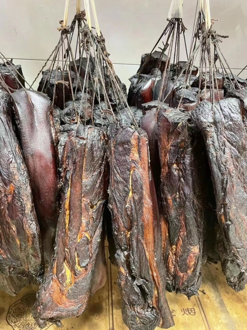 烟熏前夹腊肉（一件50斤，厂家销售）现货供应