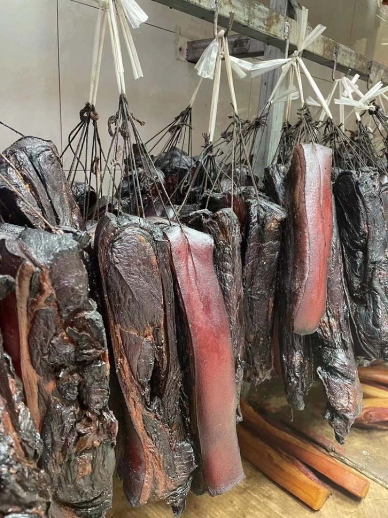烟熏前夹腊肉（一件50斤，厂家销售）现货供应