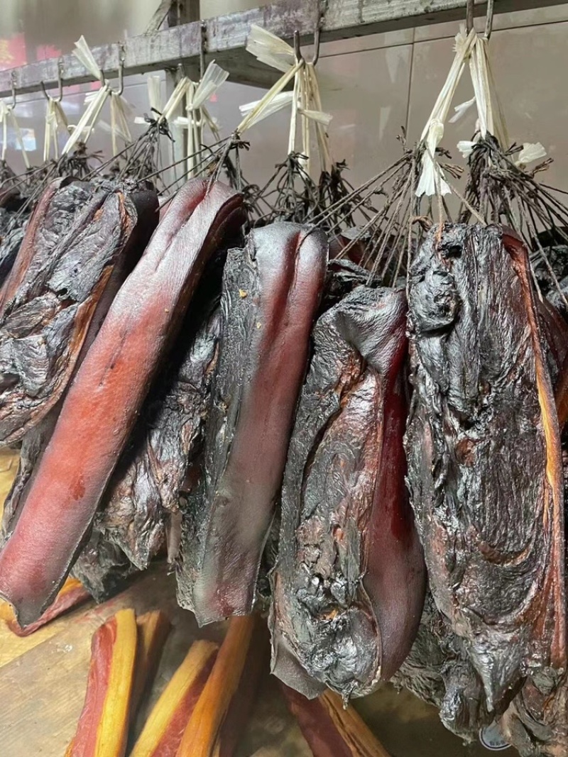 烟熏前夹腊肉（一件50斤，厂家销售）现货供应