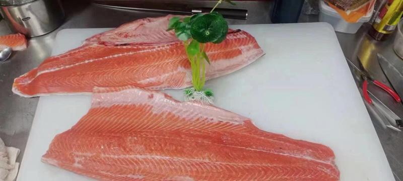 三文鱼小号冰鲜三文鱼刺身料理自助餐看过来