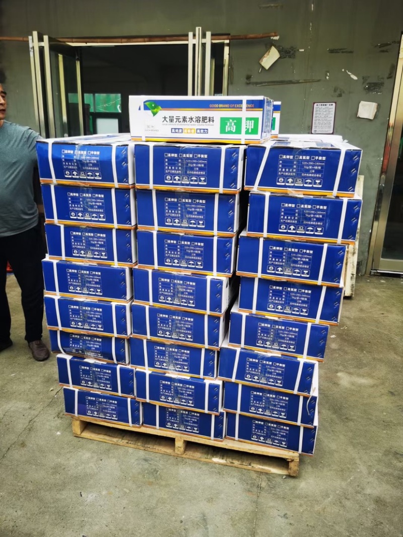 大量元素高氮平衡高钾水溶肥瓜果蔬菜通用型氮磷钾肥料