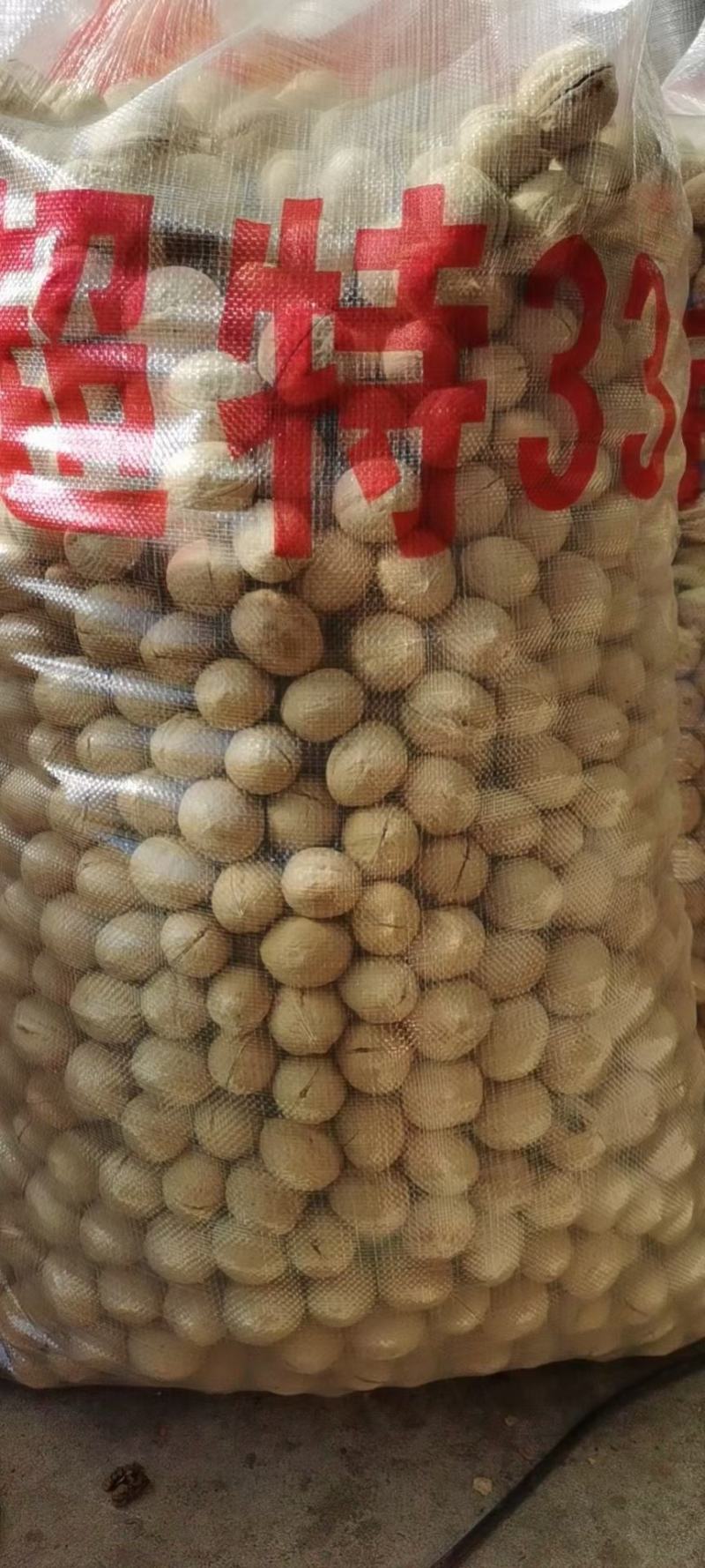 新疆33核桃纸皮核桃皮薄仁饱满一手货源货好价格优惠