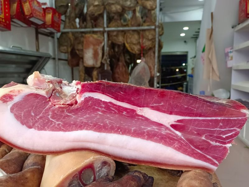 我要卖土特产，如火腿，腊肉，五花肉烟熏肉麻辣肠甜肠豆腐肠